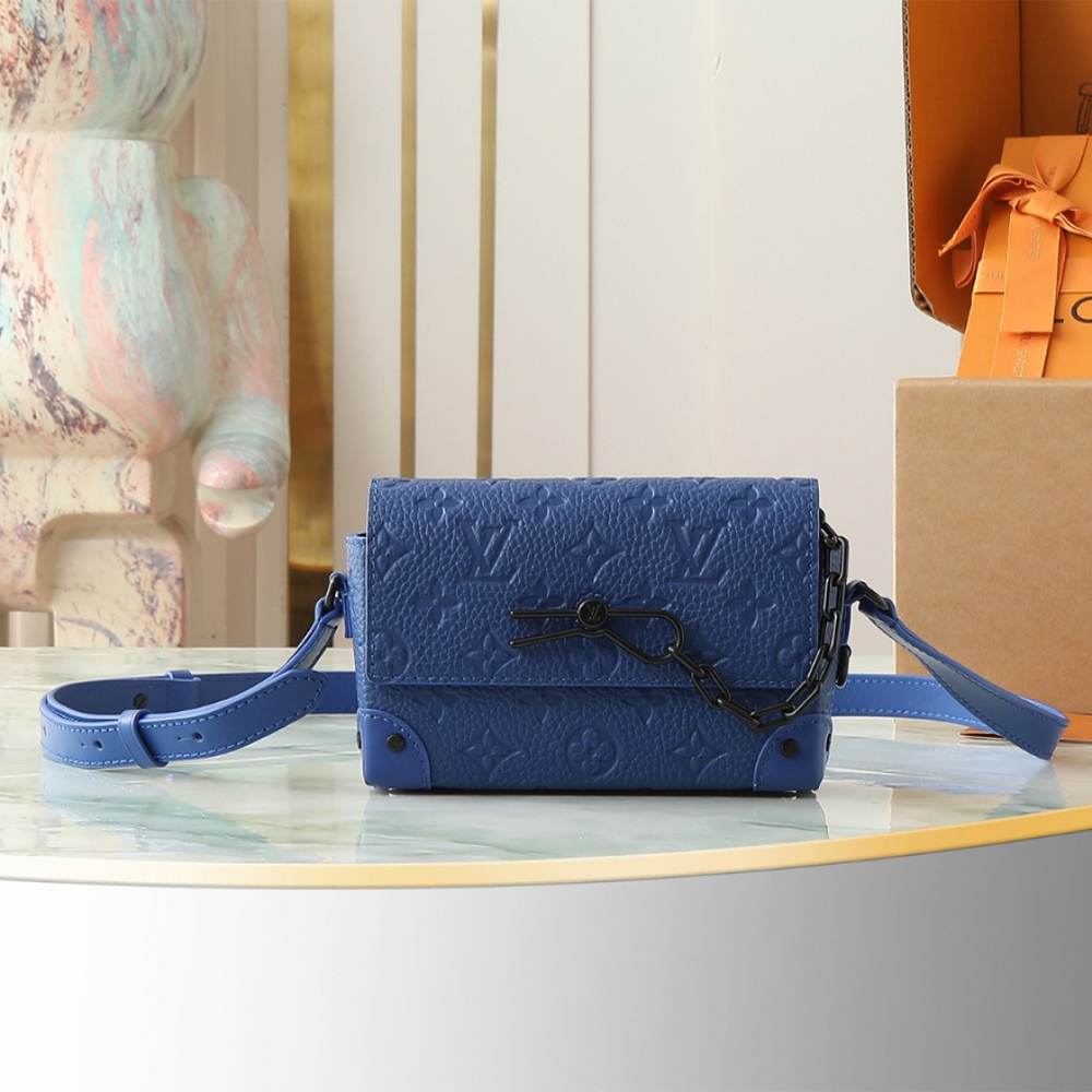 Alternative view of LV Steamer Wearable Wallet