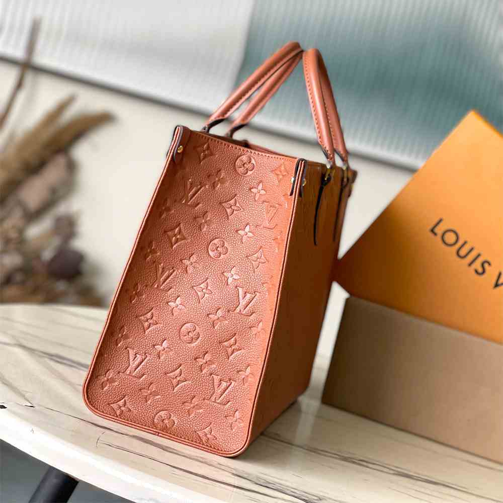 LV Onthego MM - Image 8