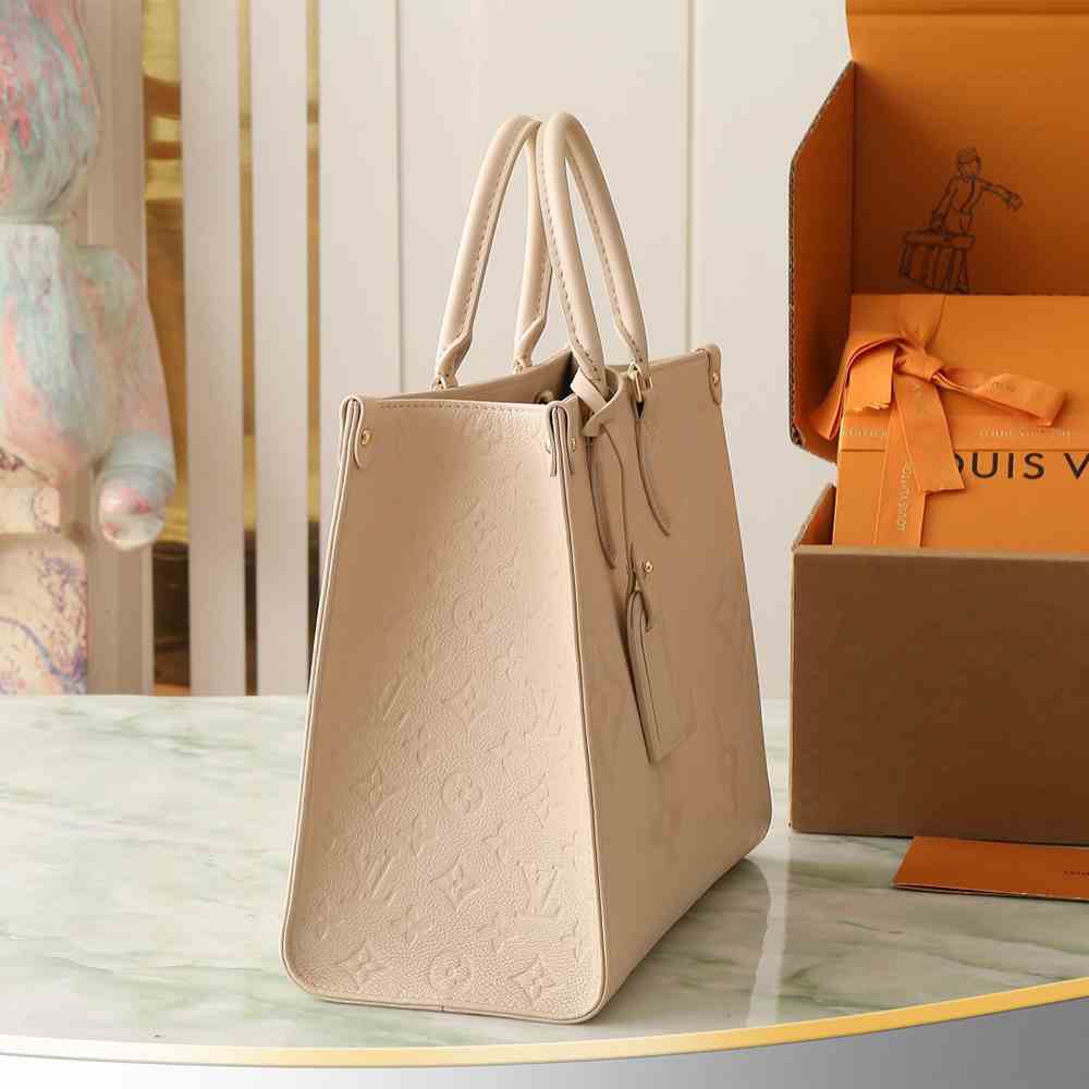 LV Onthego MM - Image 8