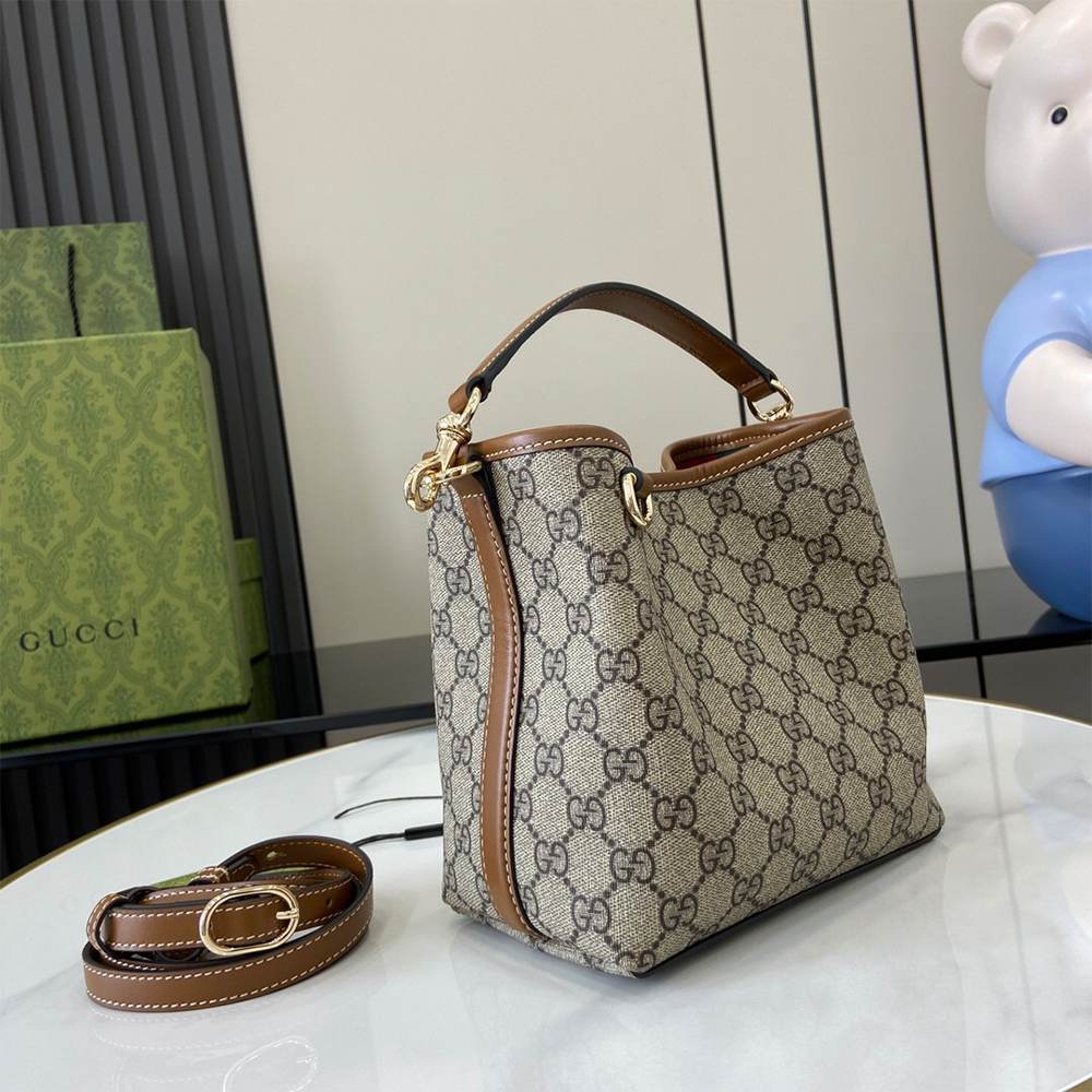 GG Emblem small bucket bag - Image 3