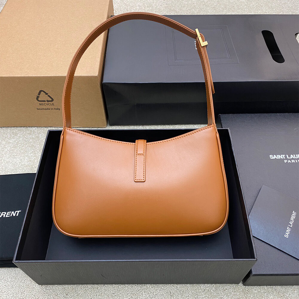 Alternative view of YSL le 5 a 7 in smooth leather