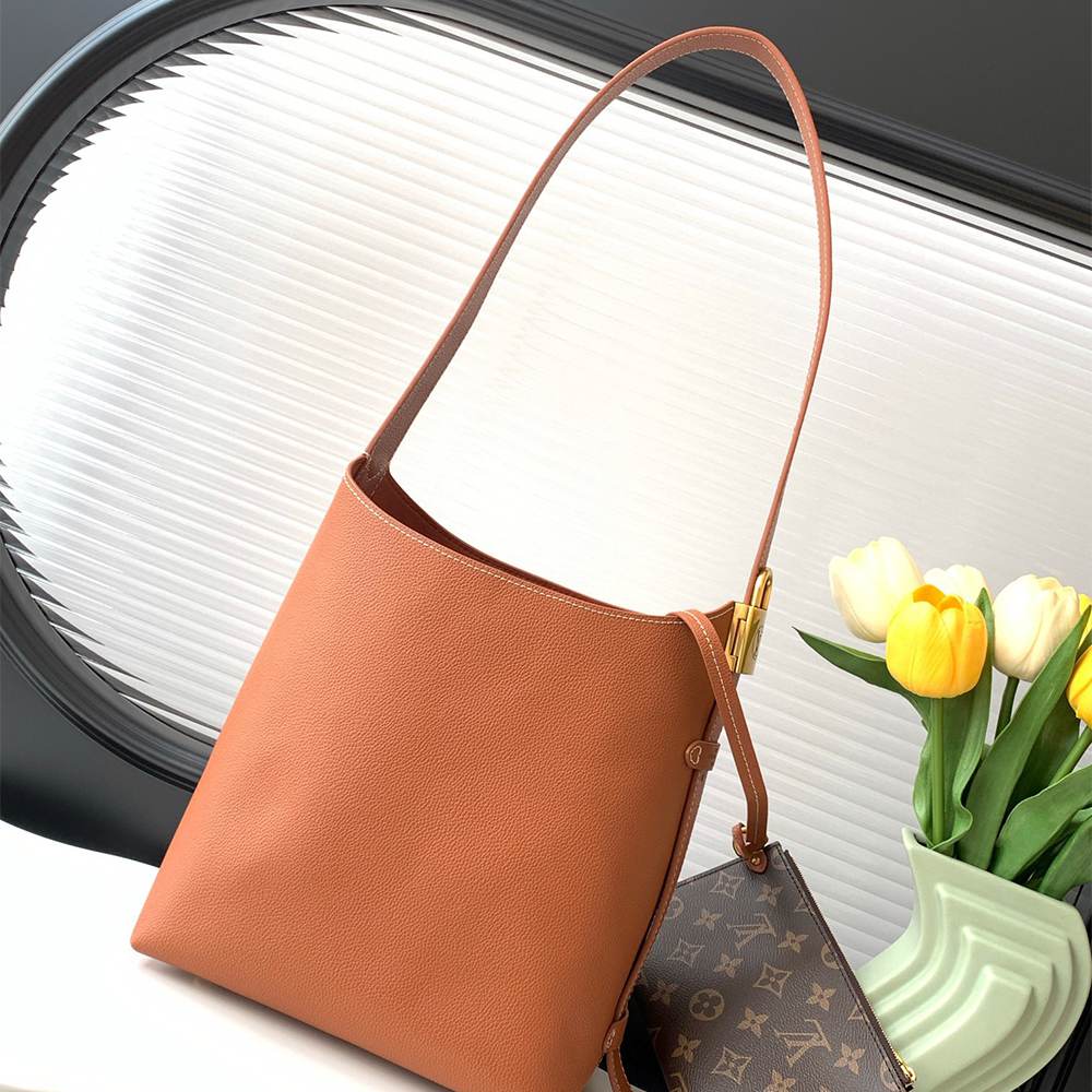 LV Low Key Hobo PM - Image 3