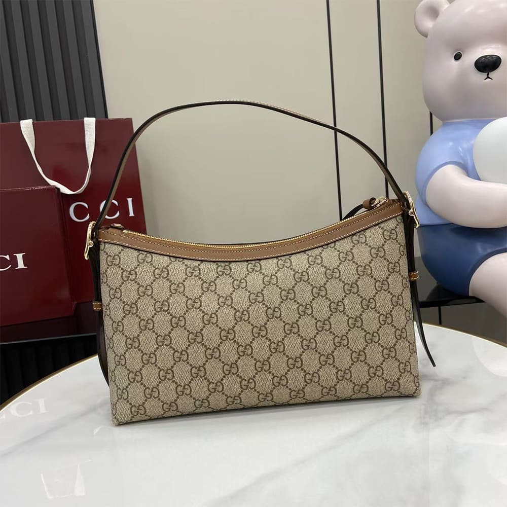 GG Emblem medium shoulder bag - Image 6