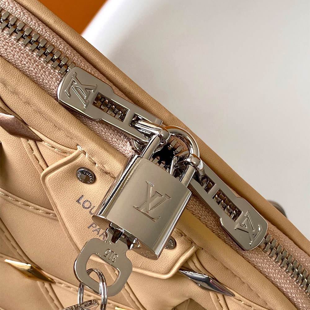 Alternative view of LV Alma BB