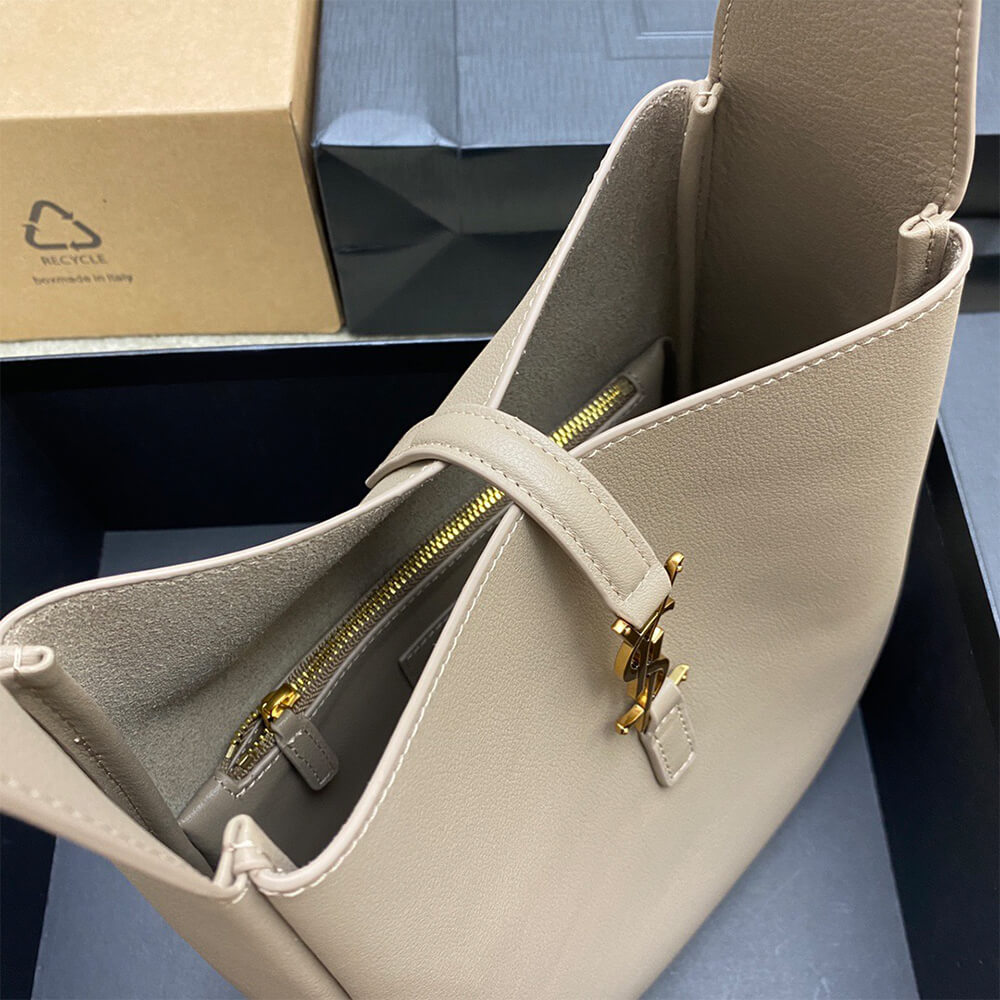 Alternative view of YSL le 5 a 7 supple small