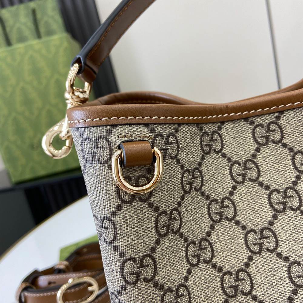 GG Emblem small bucket bag - Image 4