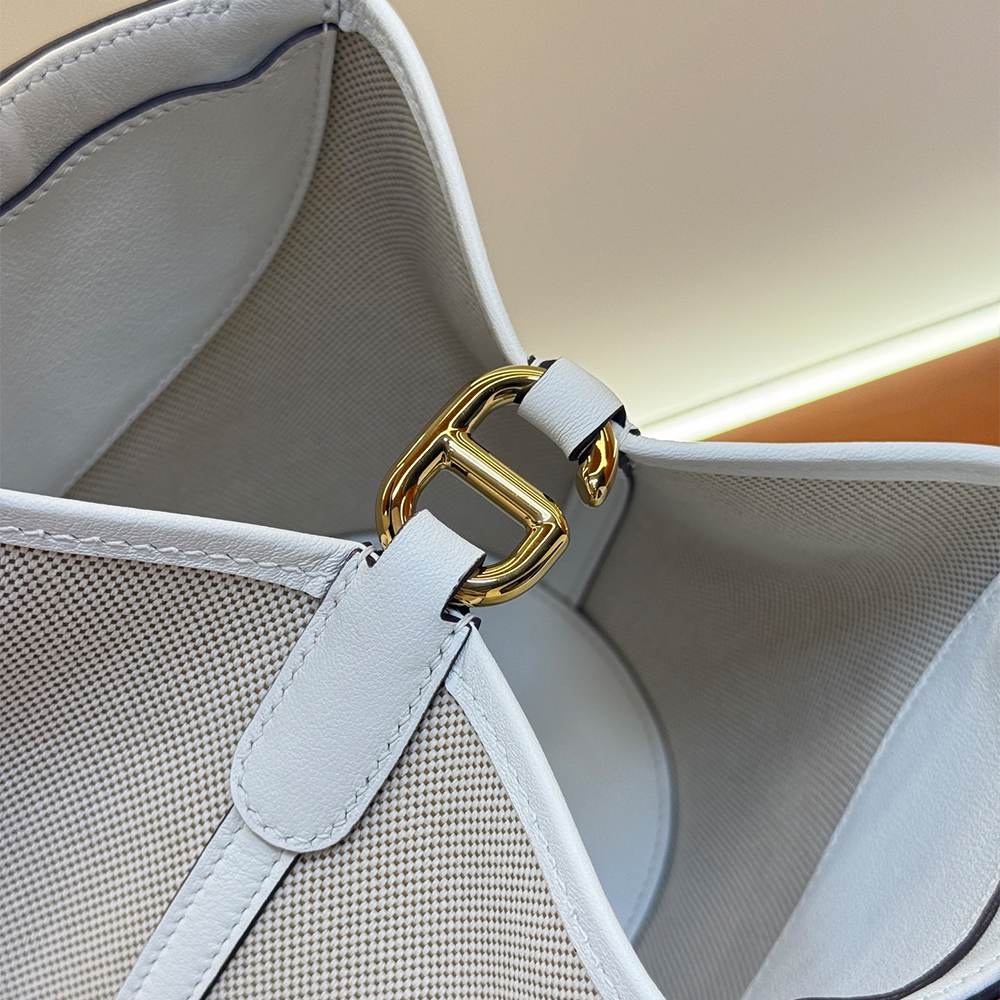 Alternative view of Hermès In-the-Loop 18