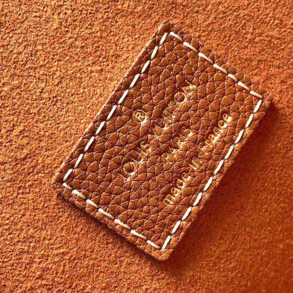 Alternative view of LV Low Key Hobo MM