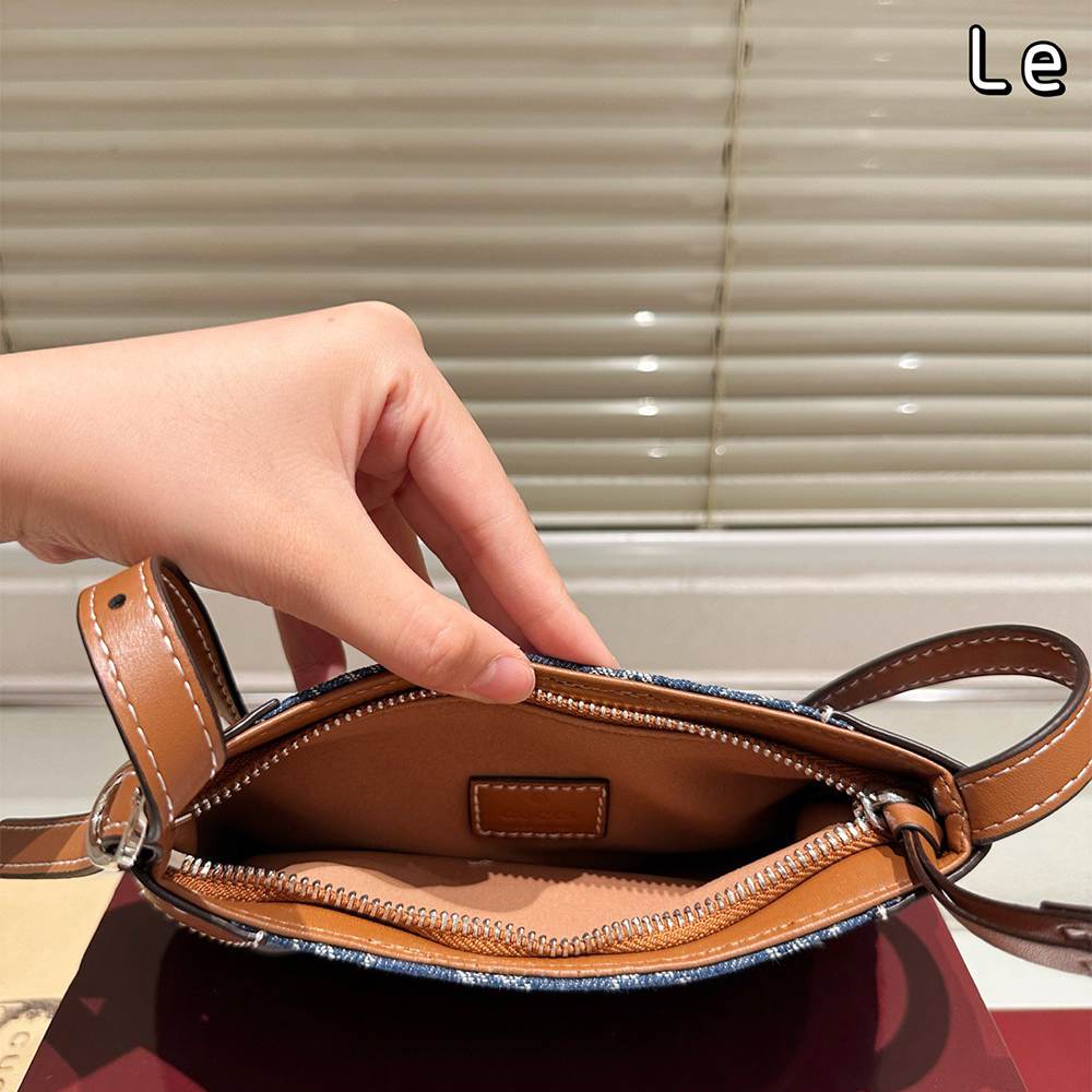 Alternative view of GG Emblem small shoulder bag